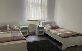 Zentrale Und Grosszuegige Monteurswohnung